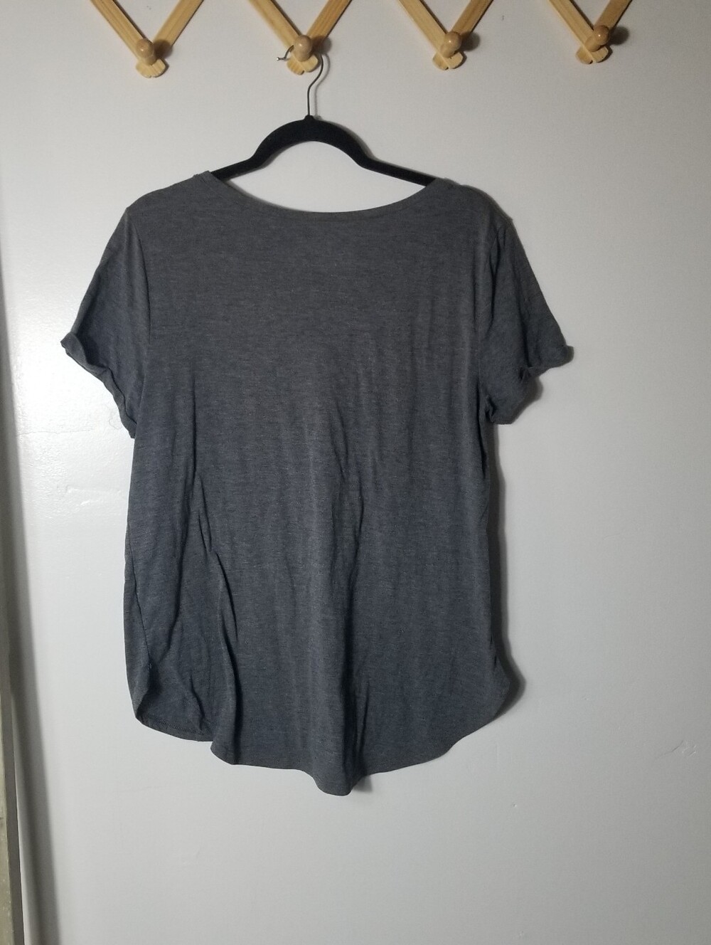 SO WOMEN'S GRAY TEE WITH WHITE LACE POCKET SIZE LARGE - Picture 2 of 12